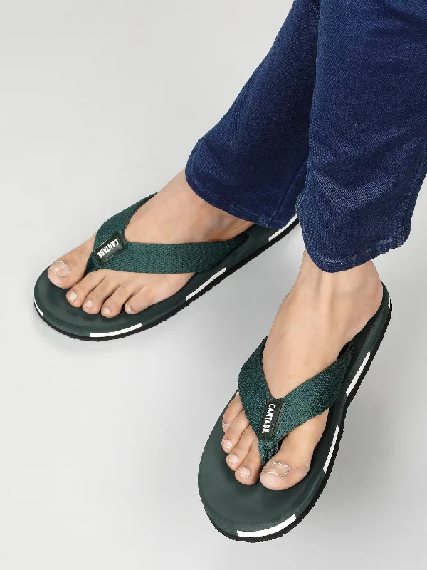 Women's PeacoatsMen's Green Solid Casual Flip-Flops Slippers