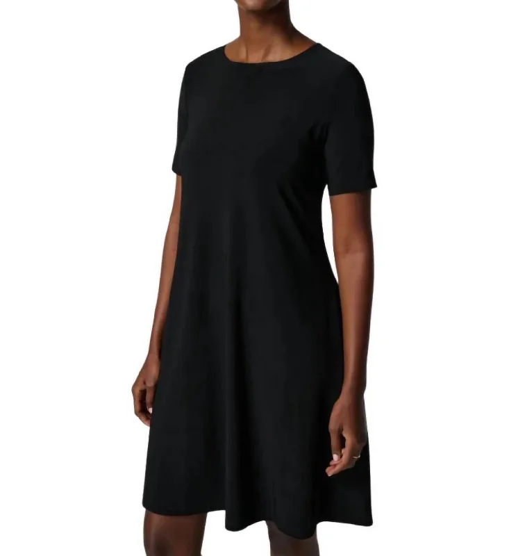 Women's Empire Waist DressesClassic A-Line Dress In Black