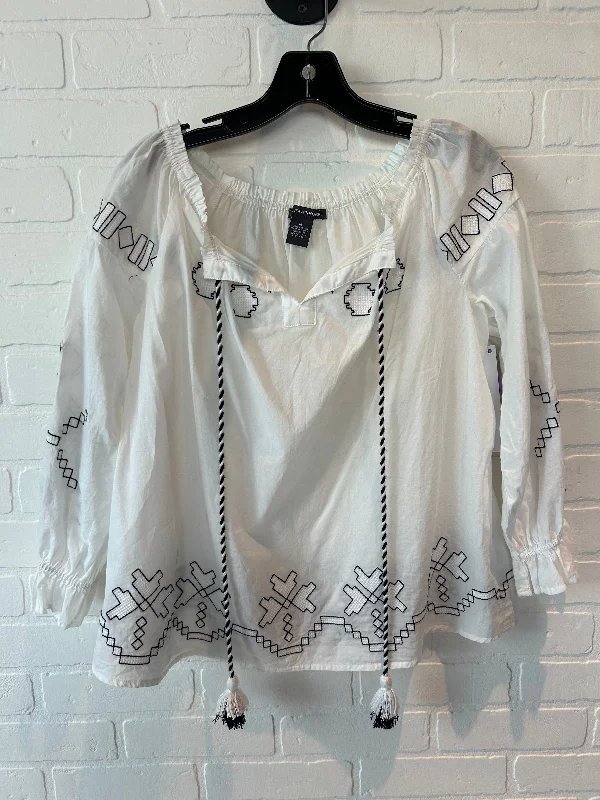 Women's Blouse with V-Shaped CollarTop 3/4 Sleeve By Chelsea And Theodore  Size: M